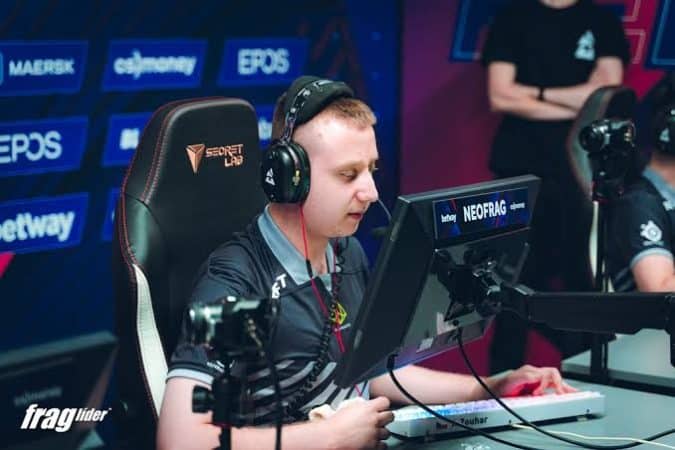 NEOFRAG Departs Into The Breach