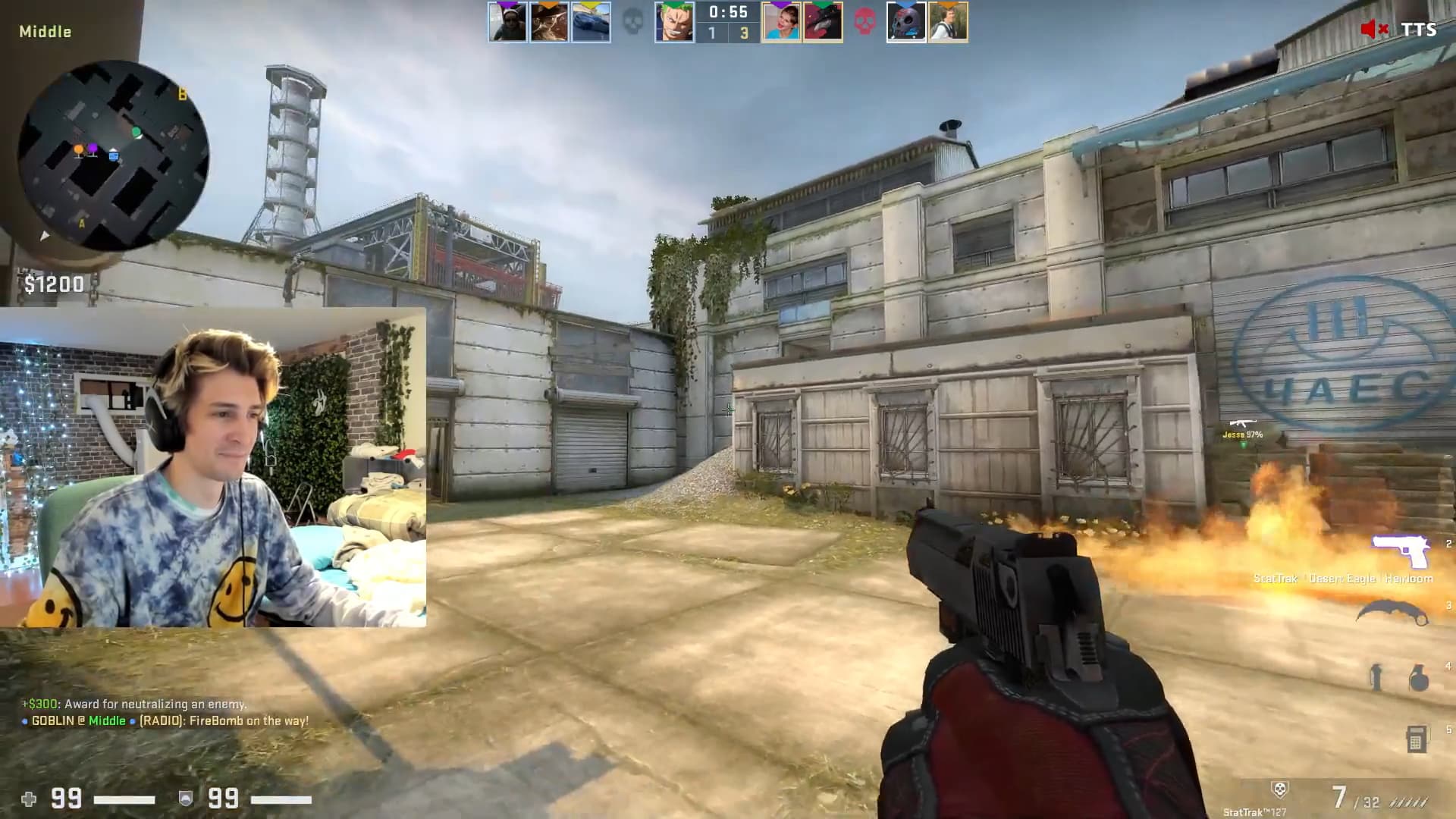 xQc throws a perfect Molotov at his own teammate Jesse while playing CSGO