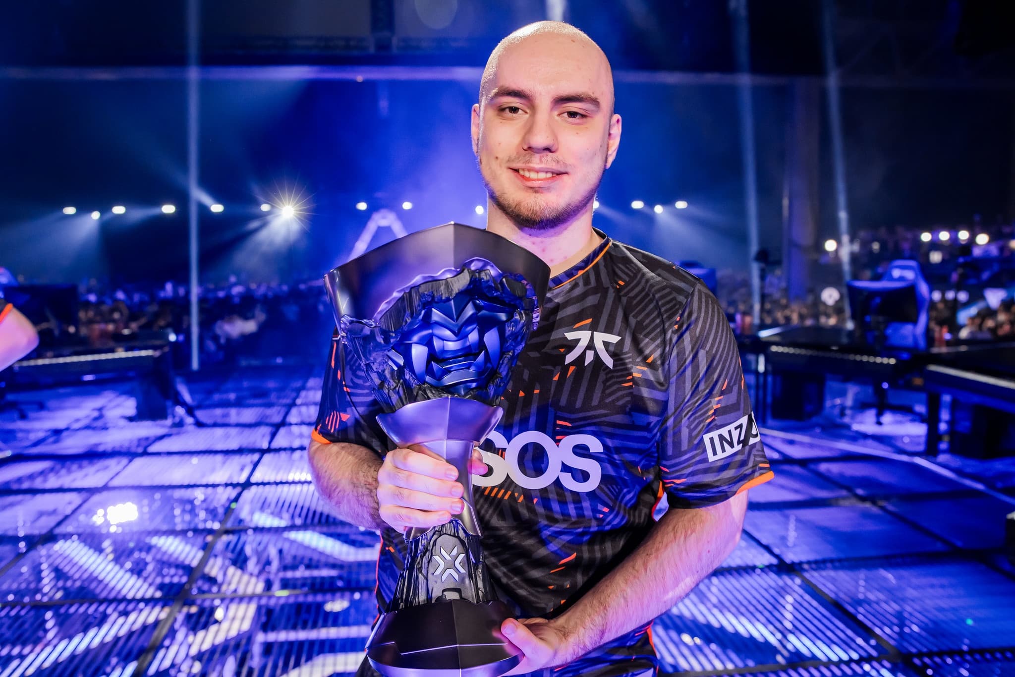 Best Valorant Entry Fragger Fnatic Derke holding Masters Tokyo trophy 