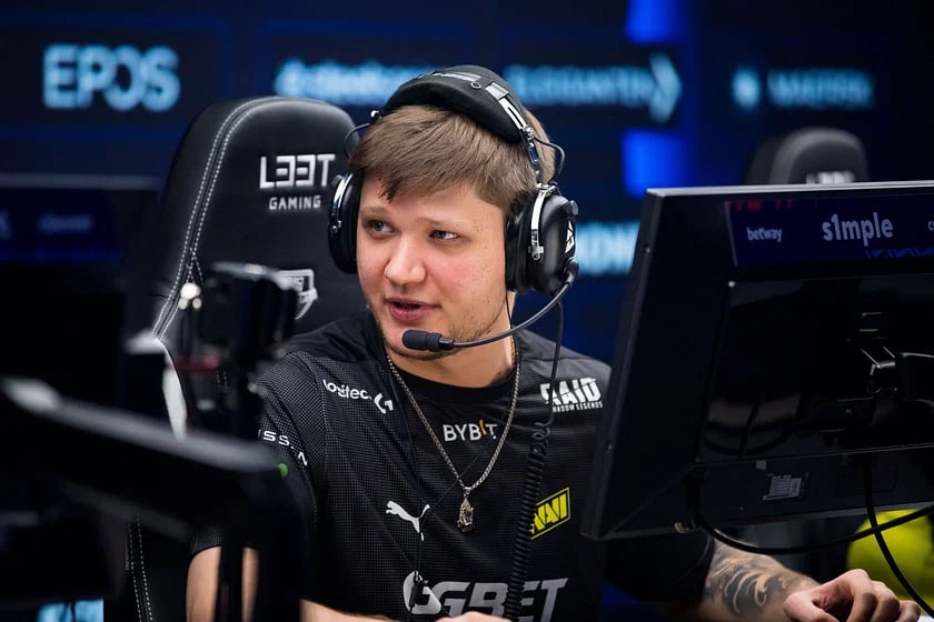 Richard Lewis Makes Bold S1mple Claim
