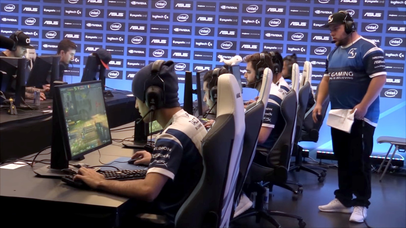 PGL Masters Bucharest Round 4: Spirit vs MOUZ, Vitality vs NAVI